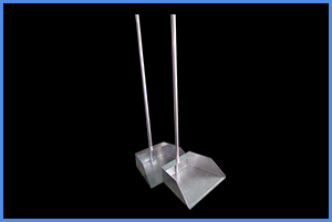 pá de lixo de cano longo